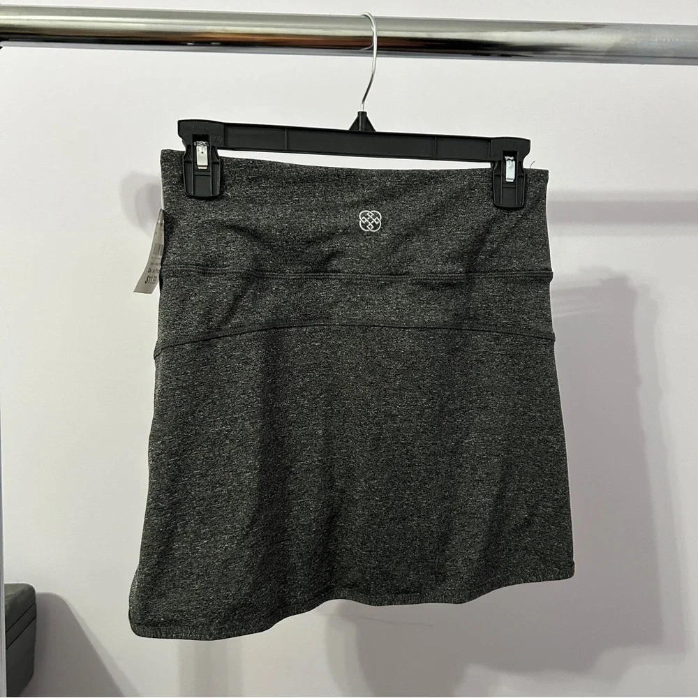 NWT Daisy Fuentes Heather Gray Tennis Skort Size Small - “Mahavir”